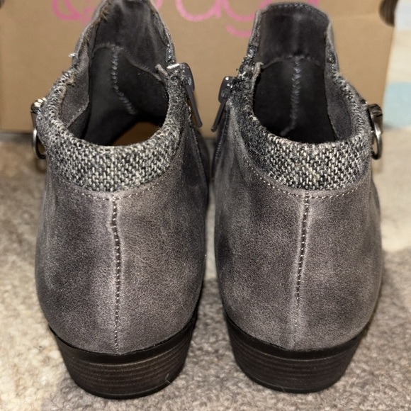 Sugar grey suede feel fabric booties 8 1/2 8.5 zip up inside faux zip outside - Picture 6 of 7